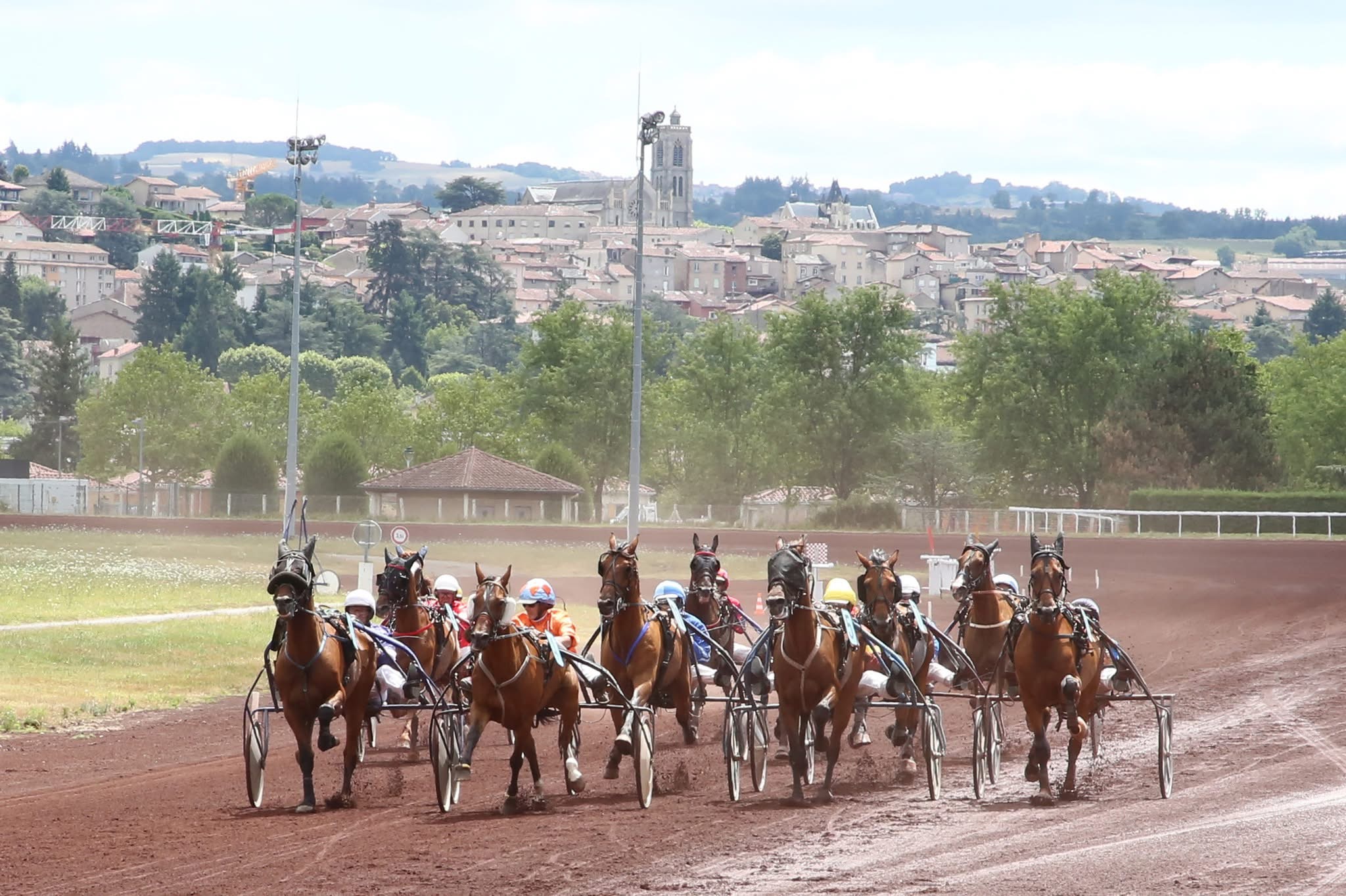 COURSES HIPPIQUES  À L’HIPPODROME DE SAINT-GALMIER