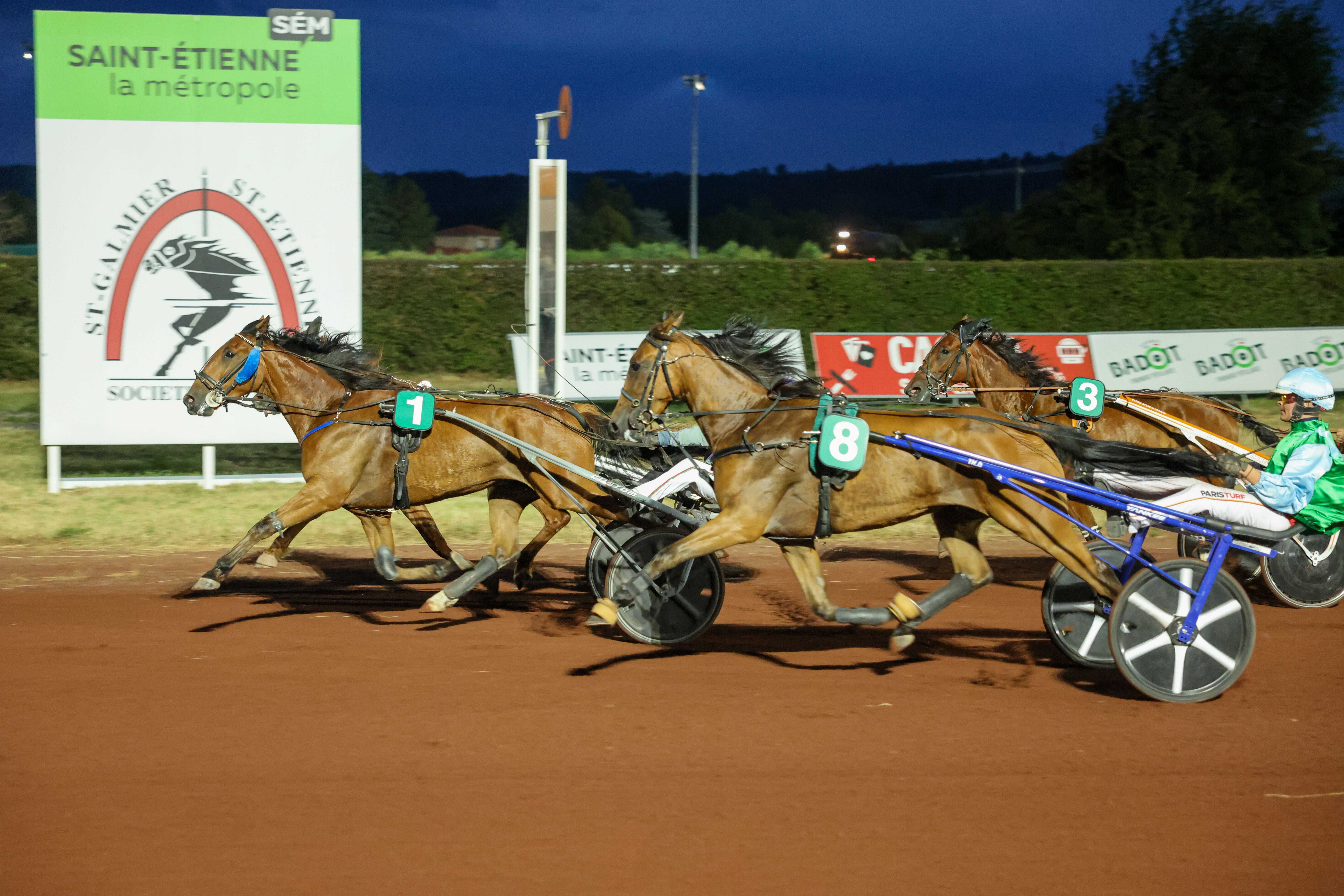 COURSES HIPPIQUES À L’HIPPODROME DE SAINT-GALMIER
